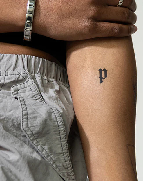 p